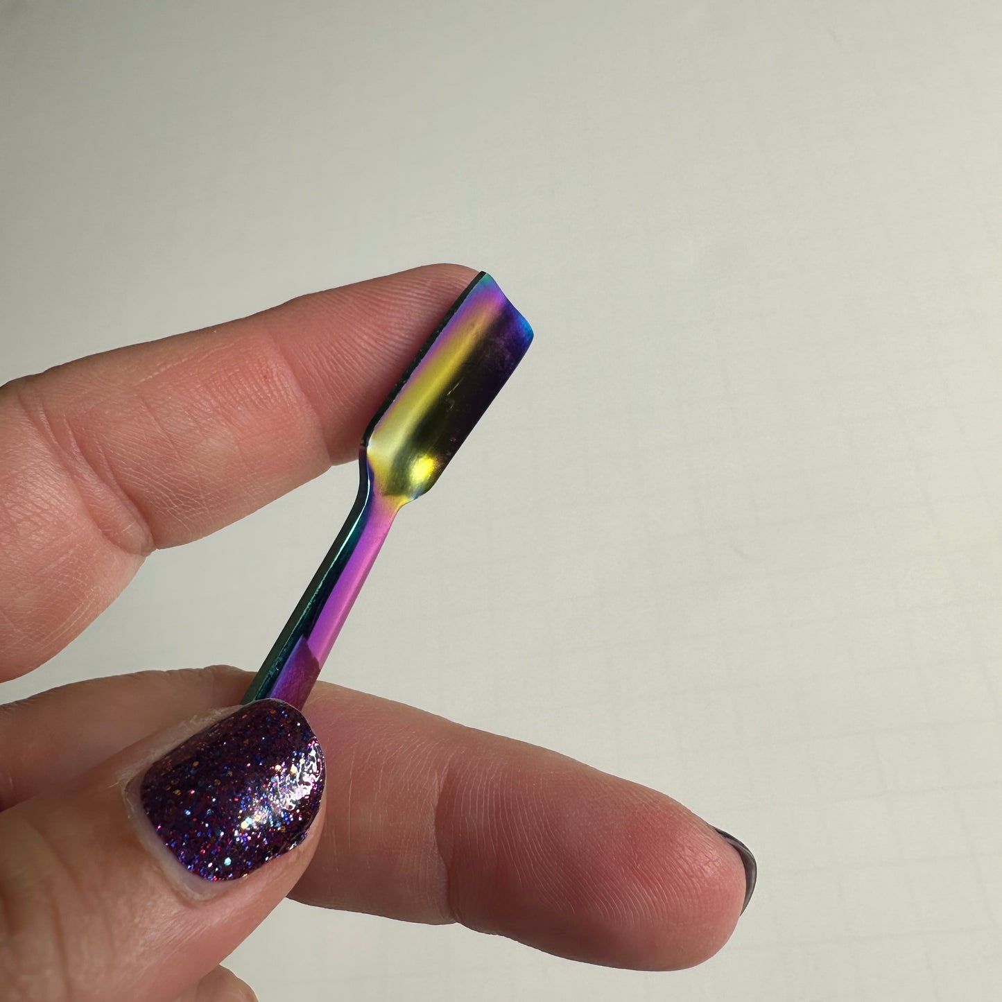 The Dazzle Dipper – Dual-Ended Metallic Spoon Tool for Glitter, Mica, Beads & Dazzle Dust