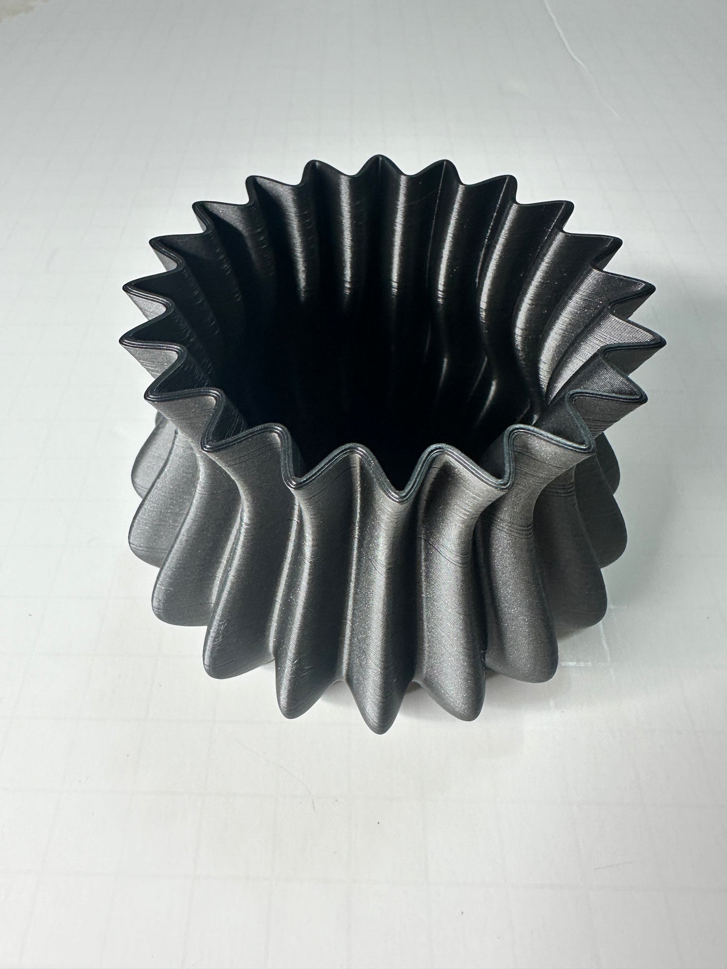 Fluted Starry Tool Cup for Polymer Clay & Sculpting Tools – Hematite Gray with Hidden Star Detail