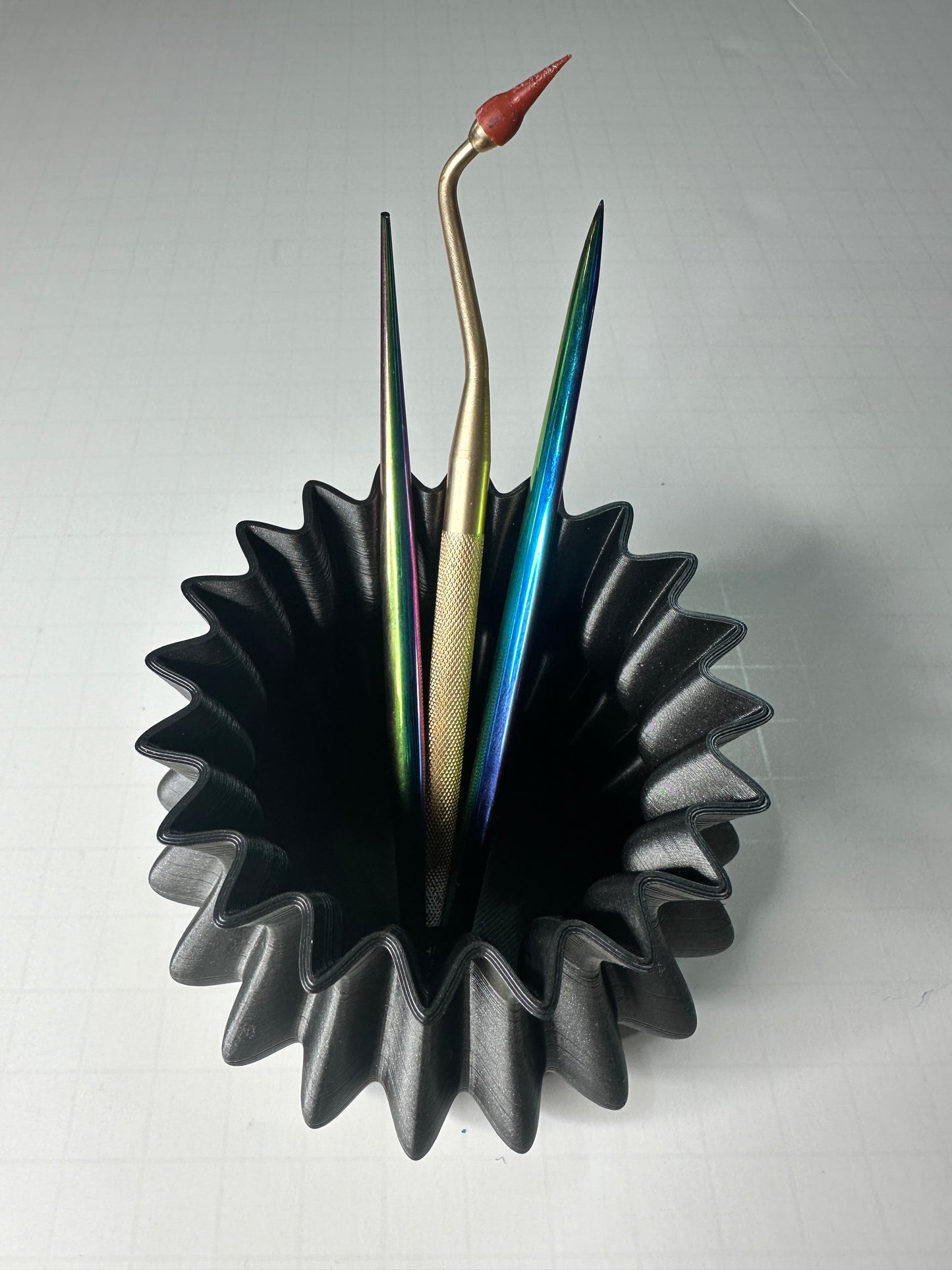 Fluted Starry Tool Cup for Polymer Clay & Sculpting Tools – Hematite Gray with Hidden Star Detail