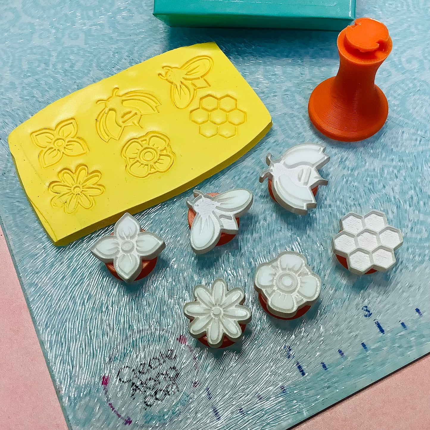 Texture Tips mini stamps Busy Bees for clay mica ink