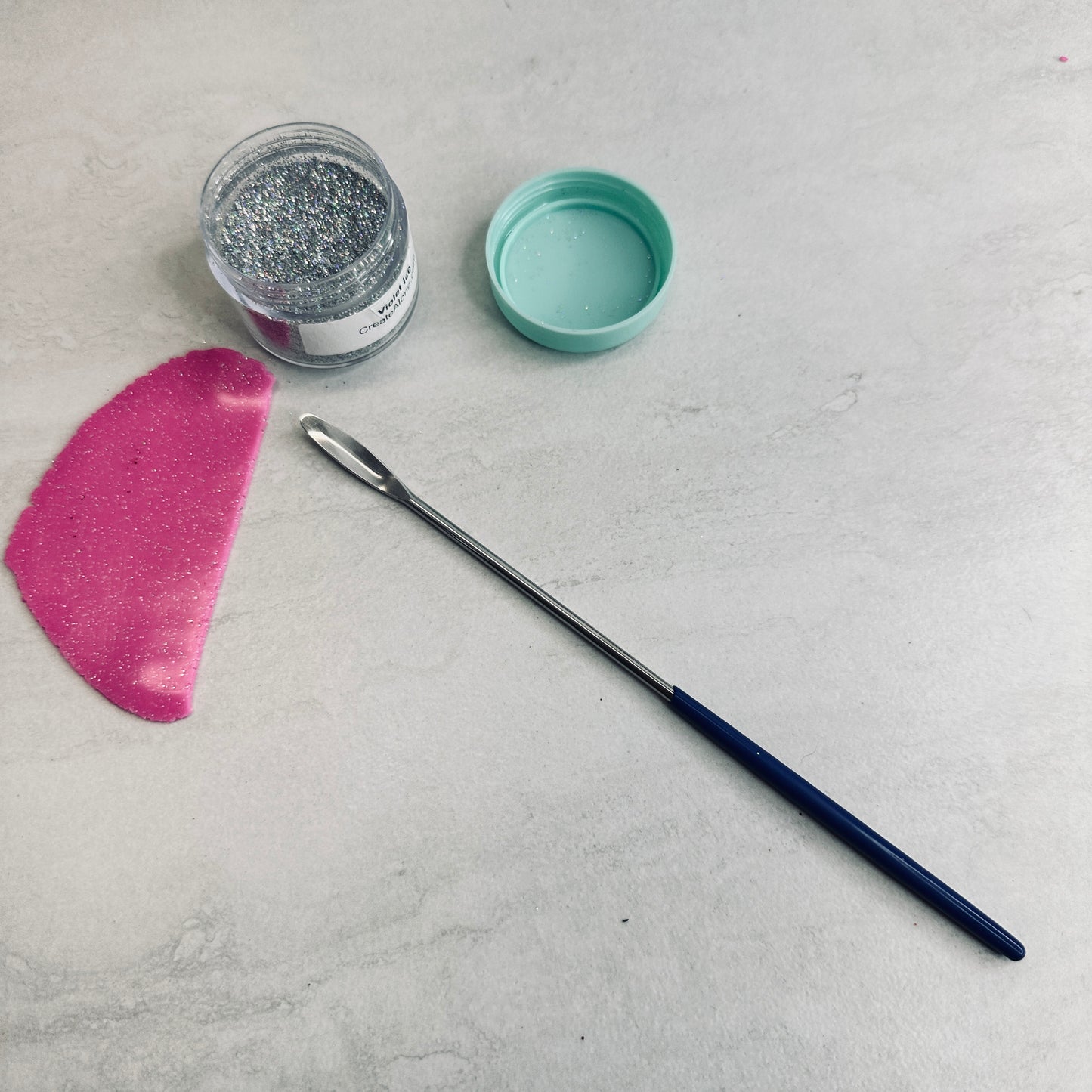 Metal glitter or powder non-static scooping spoon