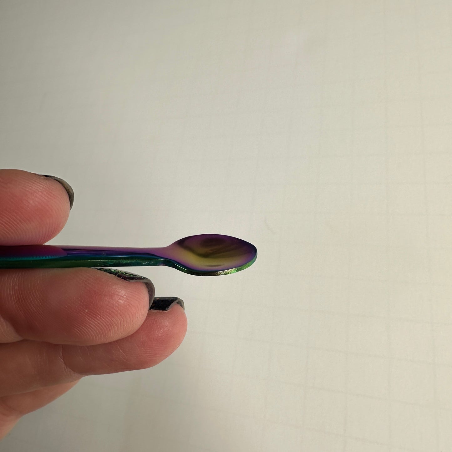The Dazzle Dipper – Dual-Ended Metallic Spoon Tool for Glitter, Mica, Beads & Dazzle Dust